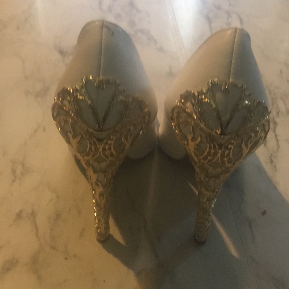 White and gold metal details heels - Picture 3 of 3